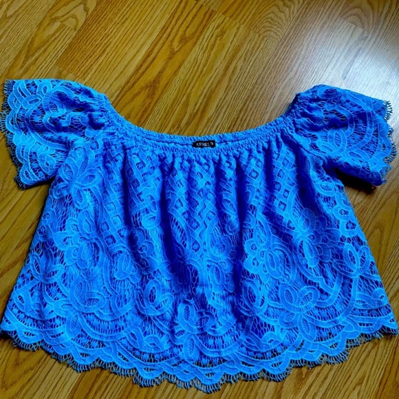 ⭐️3 for $20⭐️ Express Size S Off the Shoulder Top - Picture 2 of 4